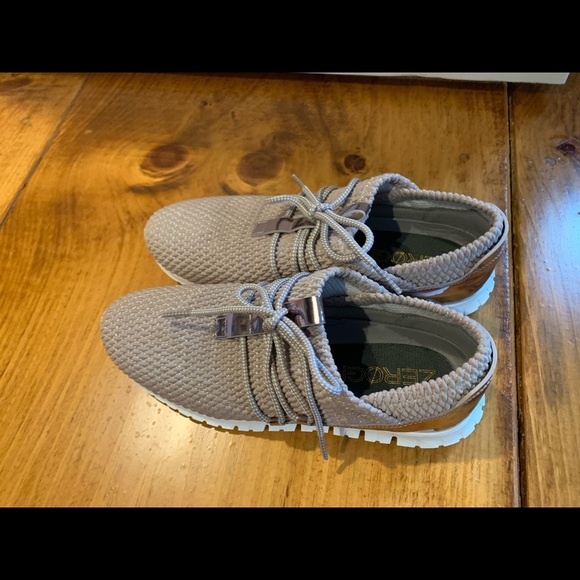 Cole Haan- Zerogrand Quilted sneaker! - Picture 11 of 11